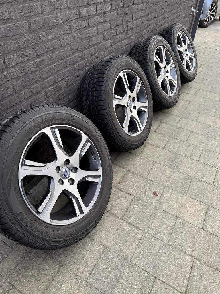 Winterbanden 235/60 R18, Auto-onderdelen, Banden en Velgen, Ophalen, 18 inch, Gebruikt, Winterbanden