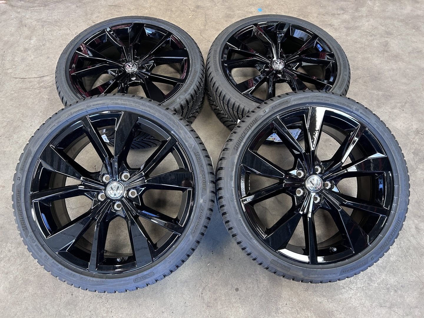 NIEUW 18 inch originele Misano velgen + zomerbanden VW Polo, Autos : Pièces & Accessoires, Neuf, Pneus et Jantes, 215 mm, Véhicule de tourisme