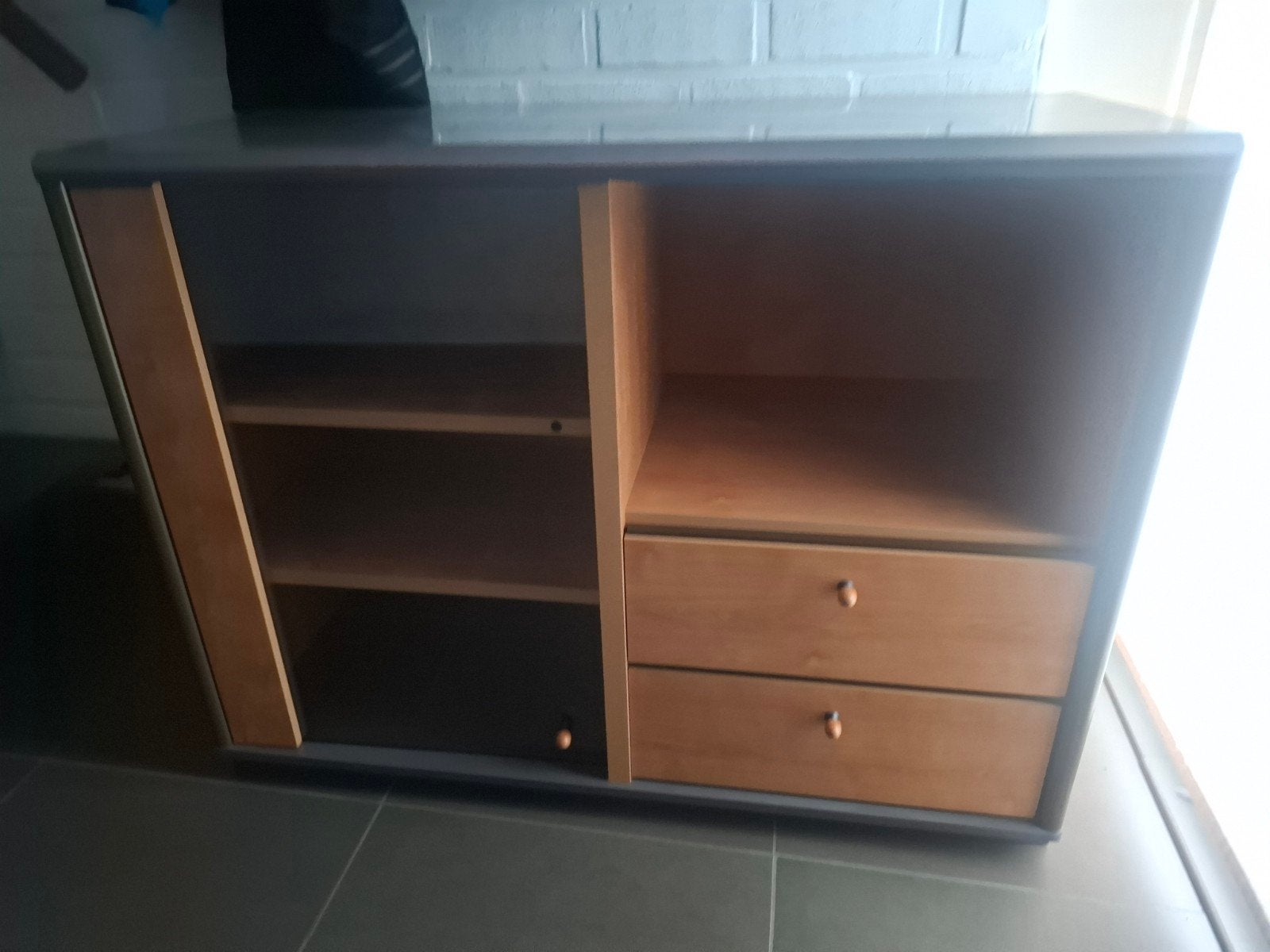 gratis boekenkast met glazen deur en 2 schuiven, Ophalen, Gebruikt