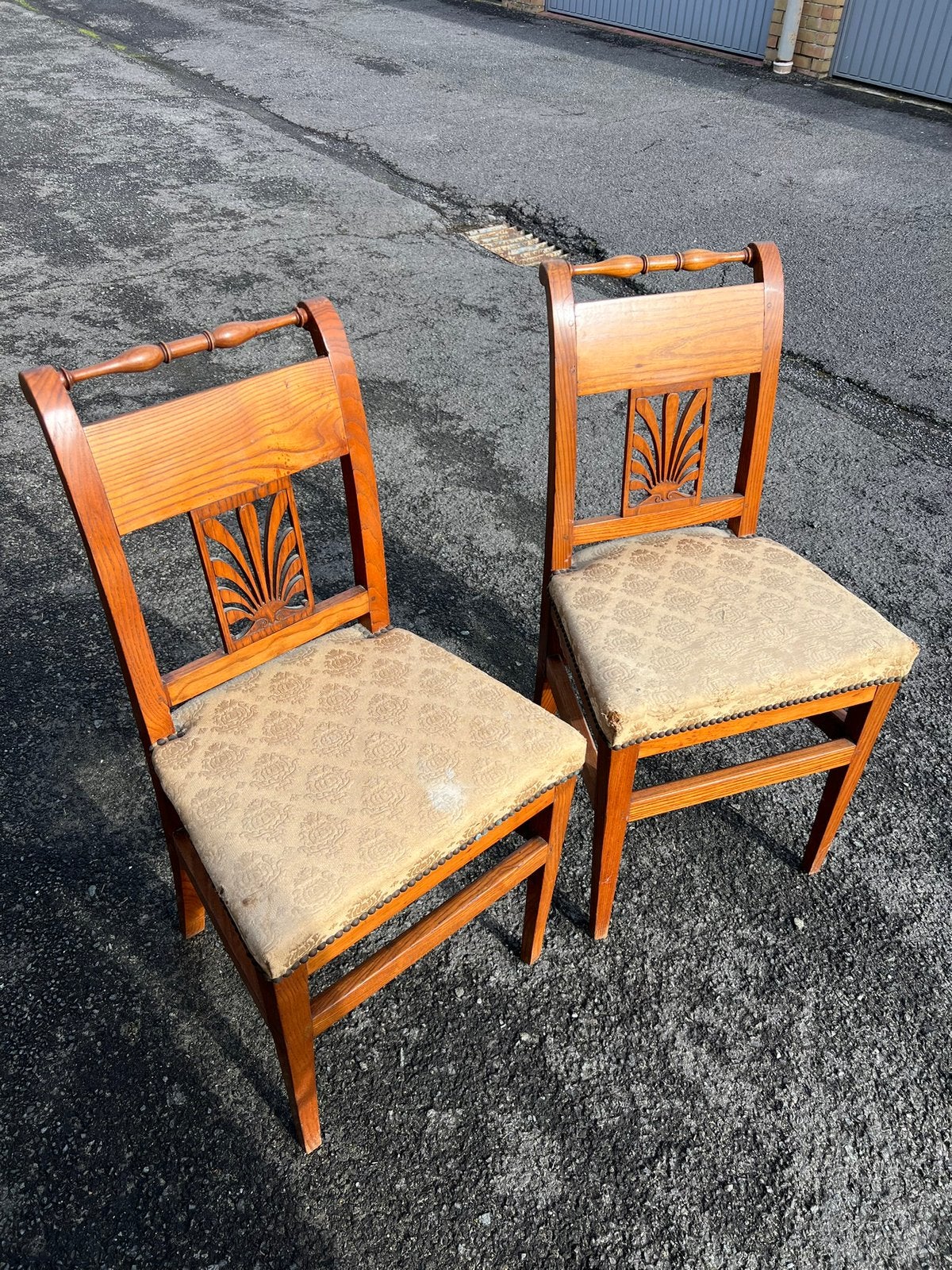 5 stoelen, Enlèvement
