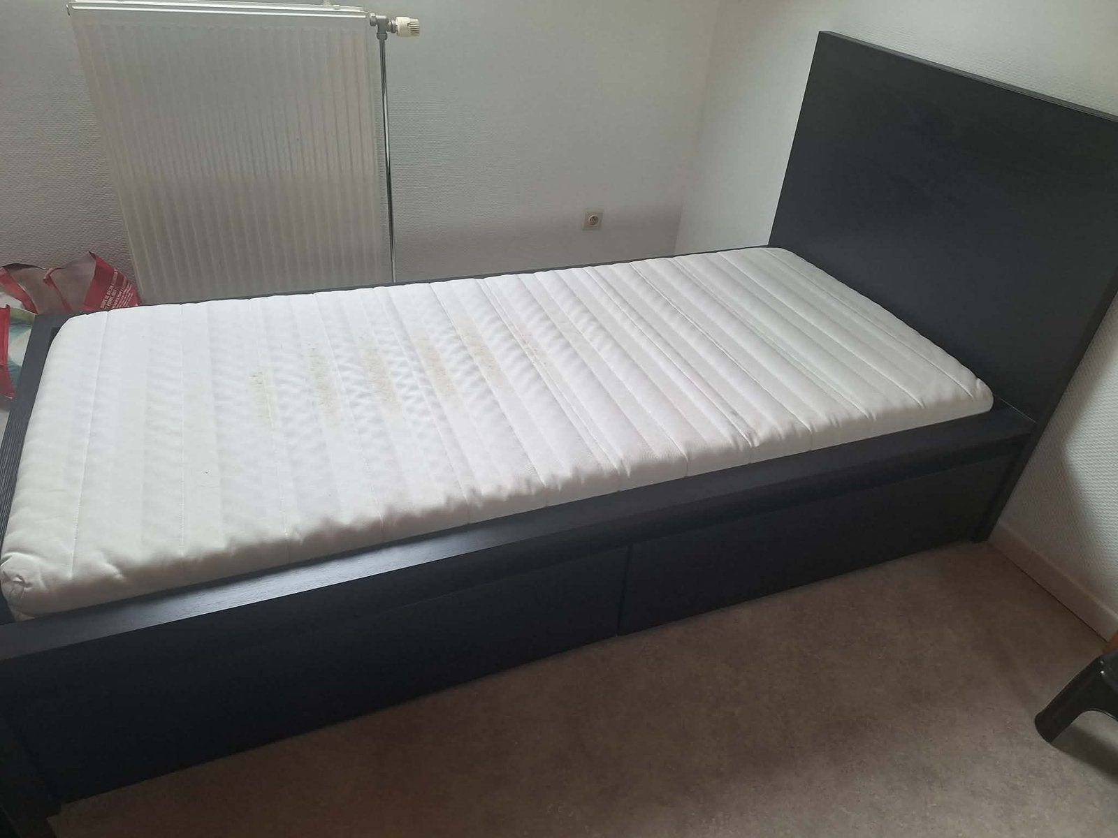 1 persoonsbed met lattenbodem matras en opberglades, Huis en Inrichting, Ophalen, Zo goed als nieuw