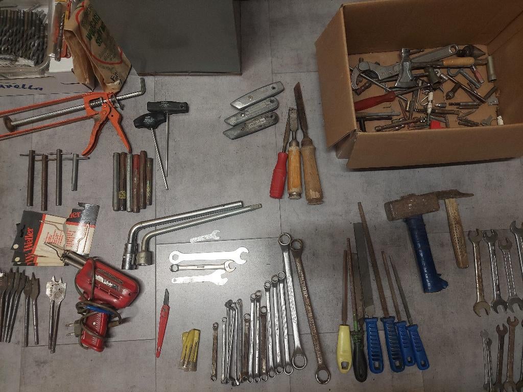 Assortiment gereedschap, lampen en elektriciteit, Doe-het-zelf en Bouw, Ophalen, Zo goed als nieuw
