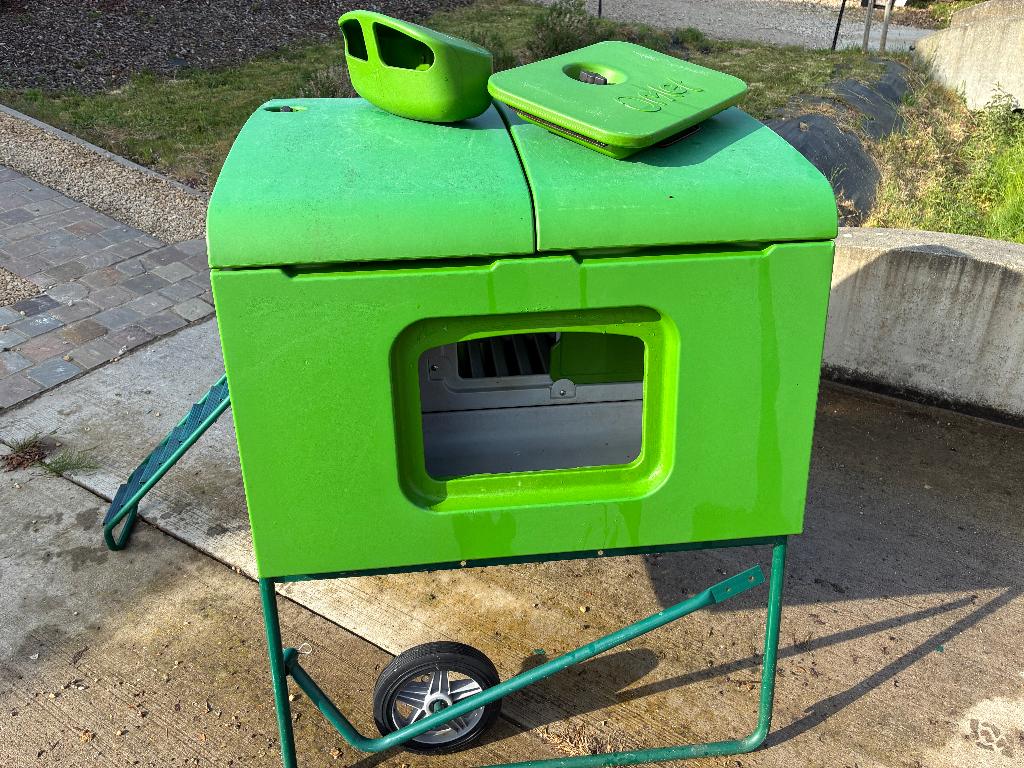 Omlet Eglu Cube kippenhok met wielen en ruime inloopren, Ophalen, Gebruikt, Kippenhok of Kippenren