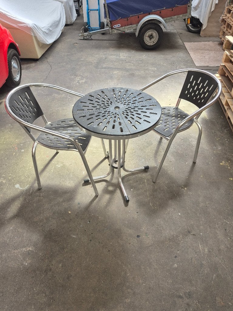 table + 2 chaise ( prix 10 euros ), Jardin & Terrasse, Enlèvement, Utilisé, Aluminium, Empilable
