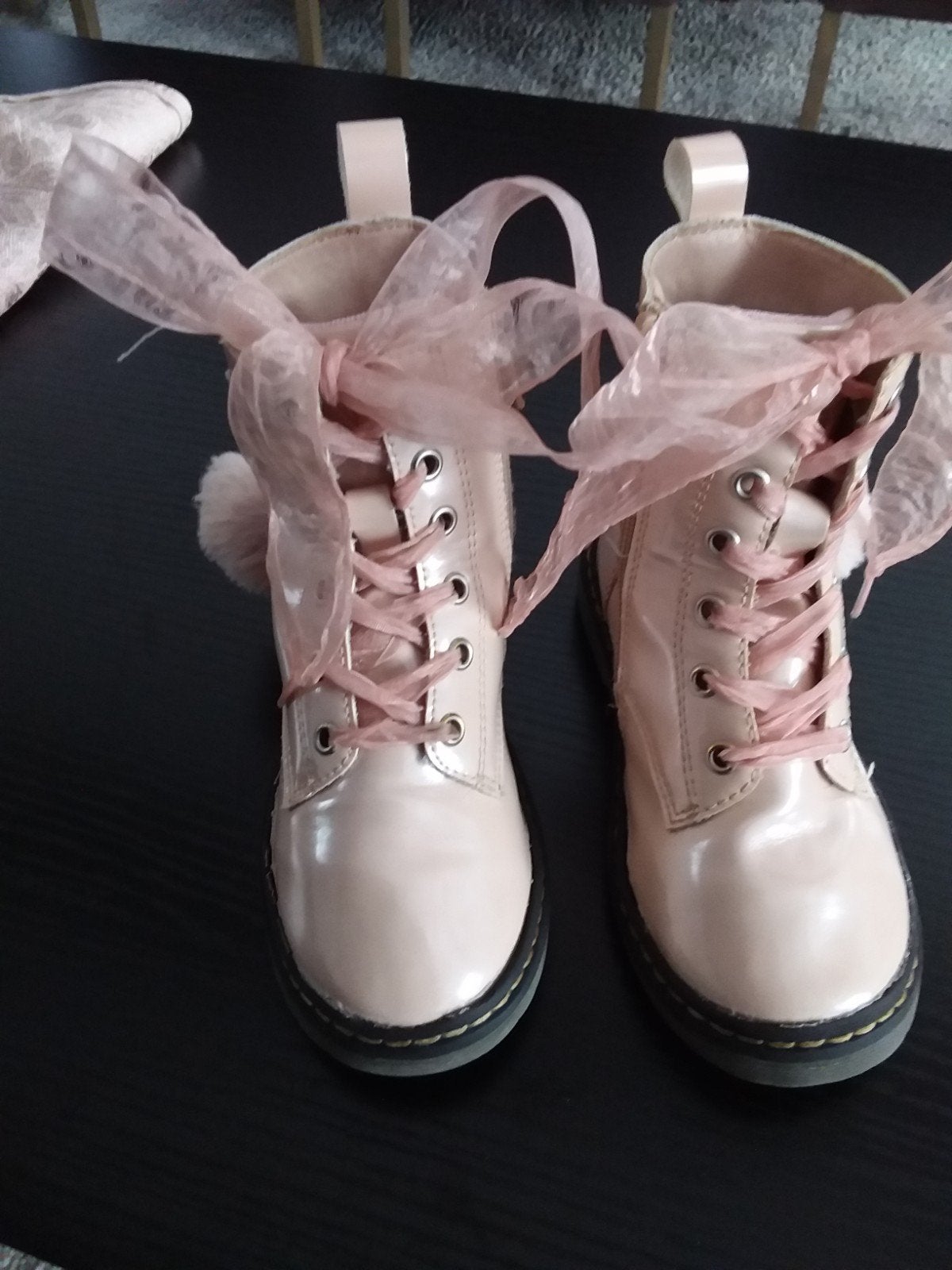kinderschoenen, Ophalen