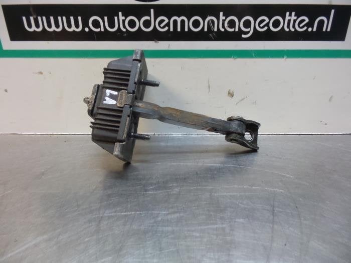 Butée 4portes arrière gauche d'un Toyota Avensis (Avensis, -, Toyota, Utilisé, -