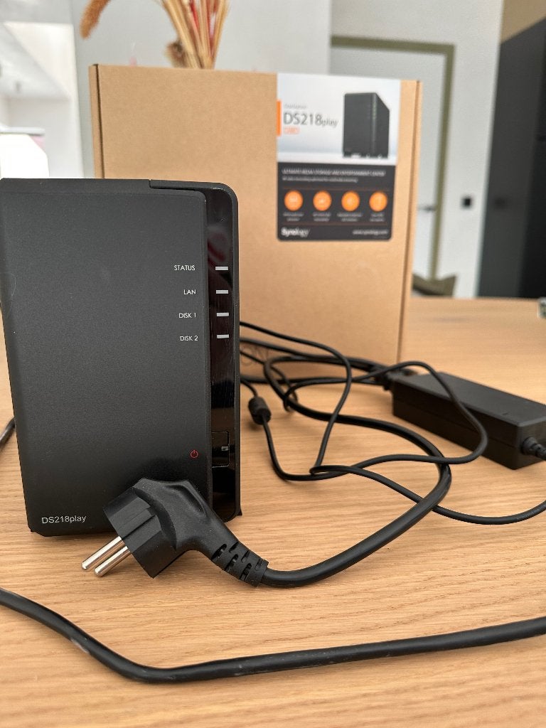 Synology Diskstation DS218play NAS, Enlèvement, Comme neuf