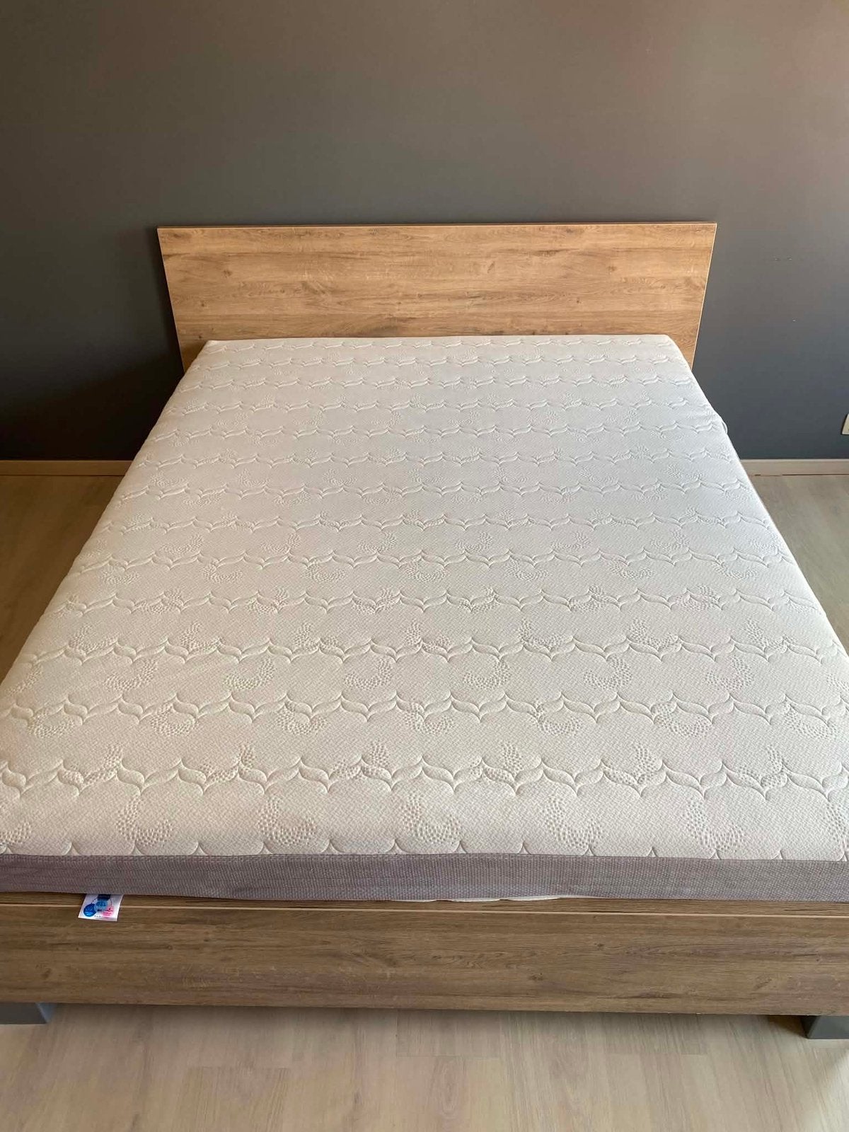 Ensemble lit complet bois sommiersmatelas 2 coussins Emma, Enlèvement, Comme neuf, Bois