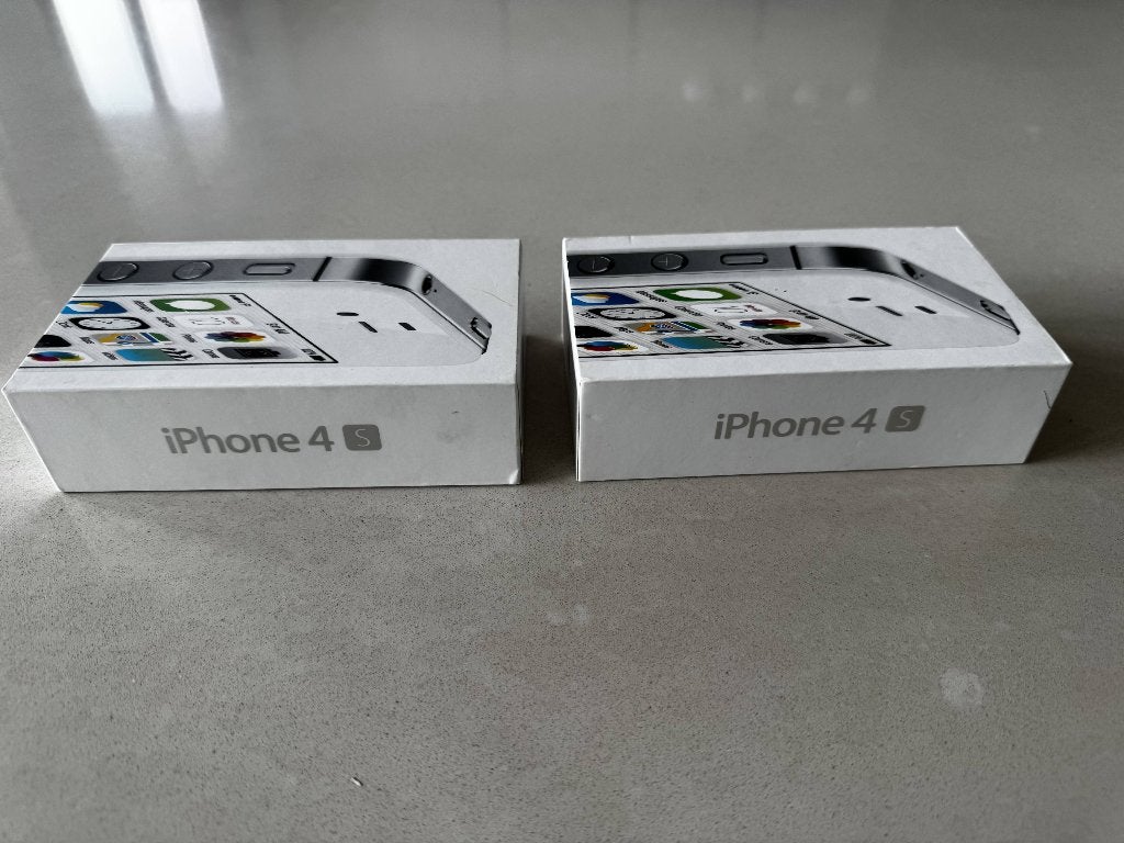 Twee originele doosjes iPhone 4S, wit, 2014, collectors item, Télécoms, Téléphonie mobile | Apple iPhone, Enlèvement, Comme neuf