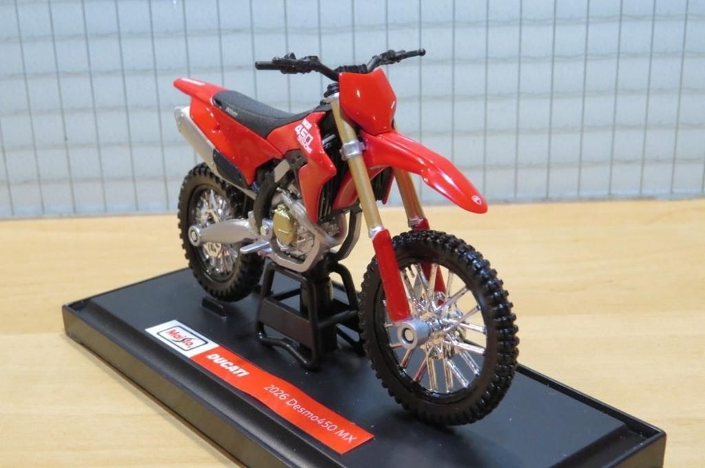 Ducati Desmo 450 MX 1:18 25927, Ophalen of Verzenden, Nieuw, Motor, Maisto