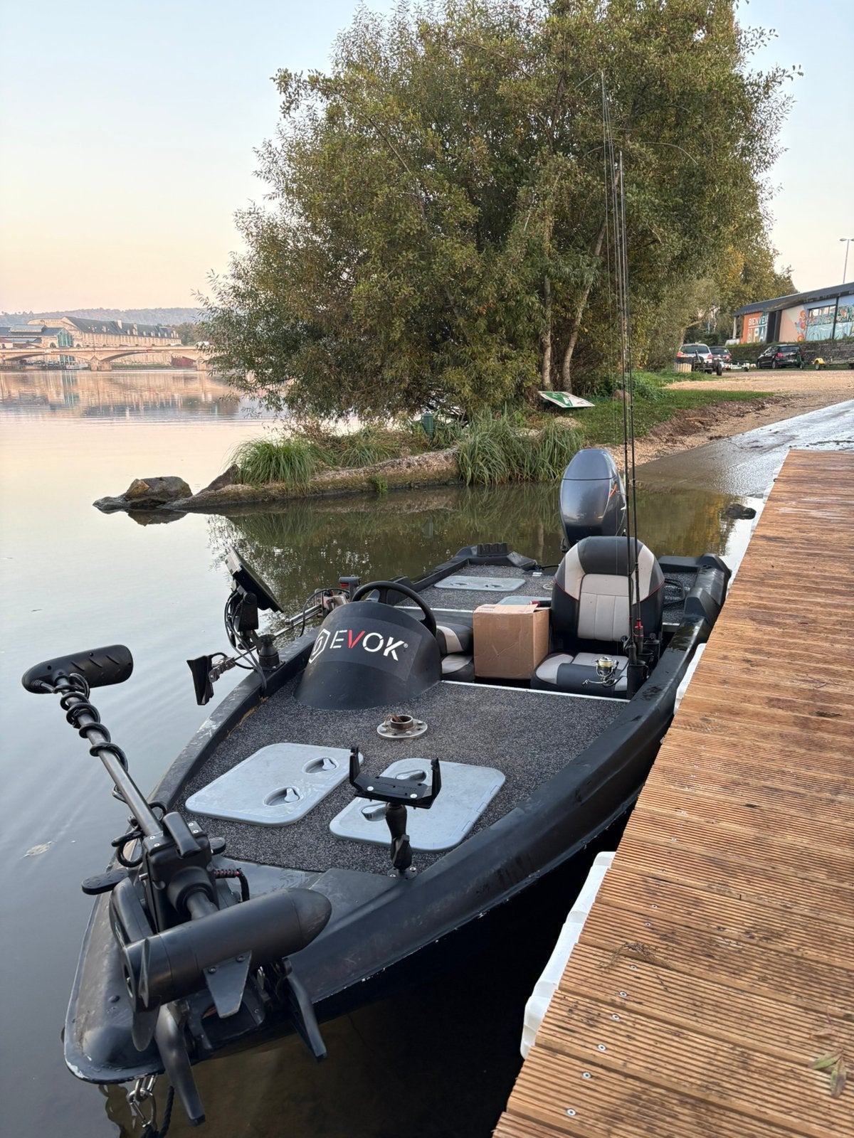 FLETCHER ARROW 140 type Bass Boat FULL ÉQUIPÉ LiveScope 50cv, Sports nautiques & Bateaux, 30 à 50 ch, Avec télécommande, Enlèvement