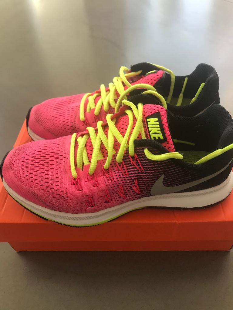 Sportschoen NIKE maat 36,5, in perfecte staat!, Kleding | Dames, Schoenen, Nike, Ophalen of Verzenden, Zo goed als nieuw, Roze