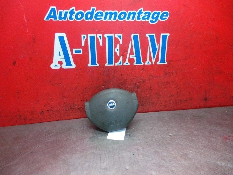 AIRBAG VOLANT Fiat Panda (169) (|30340401|), FCA Germany GmbH, IPC D1-09 Bahnhofsplatz
65423  Rüsselsheim am Main, DE, Utilisé