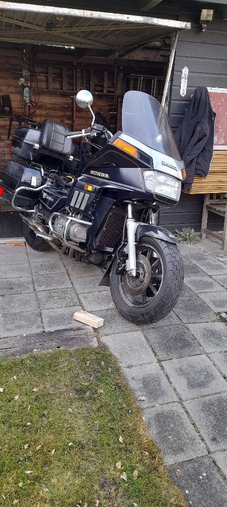 Honda Goldwing GL1200 Interstate, uit 1984, Cardan-aandrijving, 1184 cc, 4 cilinders, Motorrijbewijs A
