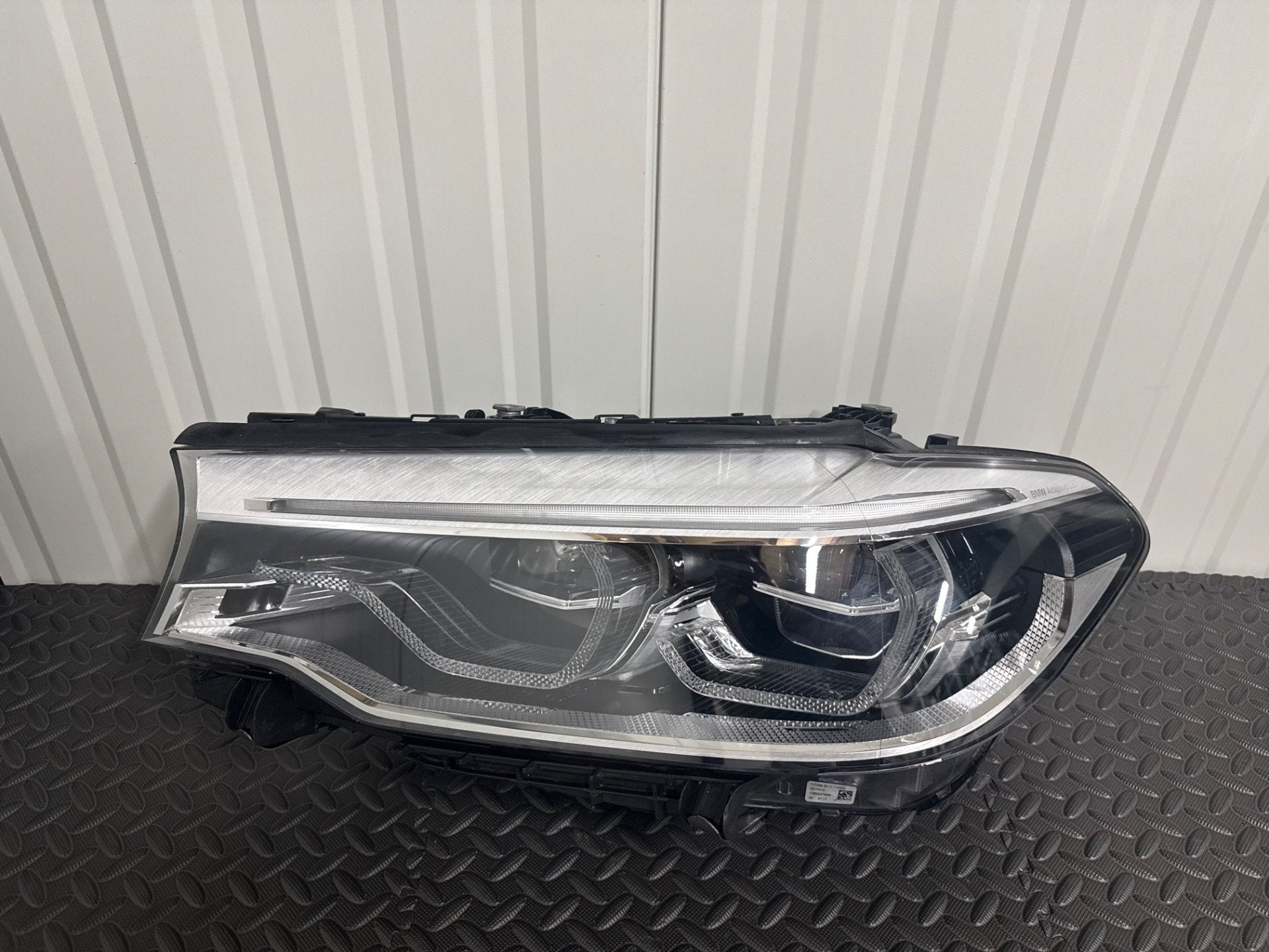 Bmw 5 Serie g30/G31 Adaptive Led koplamp L 7439193-04, Petuelring 130
80788  Munich, DE, Info@bmw.de, Nieuw, BMW