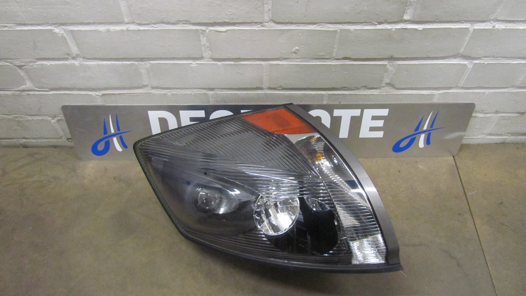Koplamp Volvo VNL USA 20817107 Li. + 20817108 Re., Gebruikt, Volvo, Verlichting