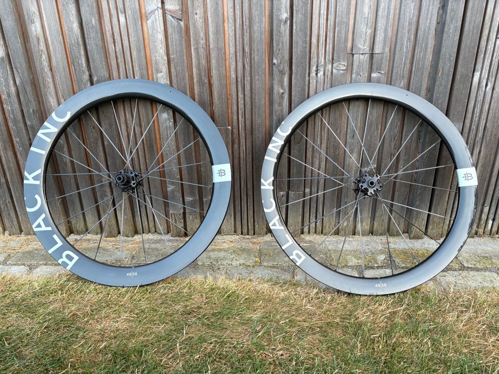 Black Inc 48|58 Carbon Aero Wheelset, Vélos & Vélomoteurs, Vélos Pièces, Comme neuf, Roue, Carbone, Racefiets, Enlèvement ou Envoi