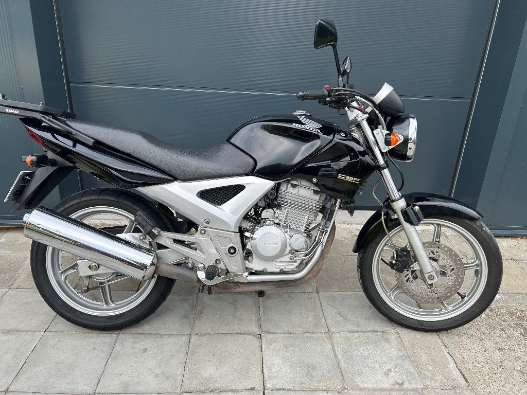 HONDA CBF 250 2006 très bon état, Occasion, Particulier, Permis Moto A2 minimum, 12 à 35 kW