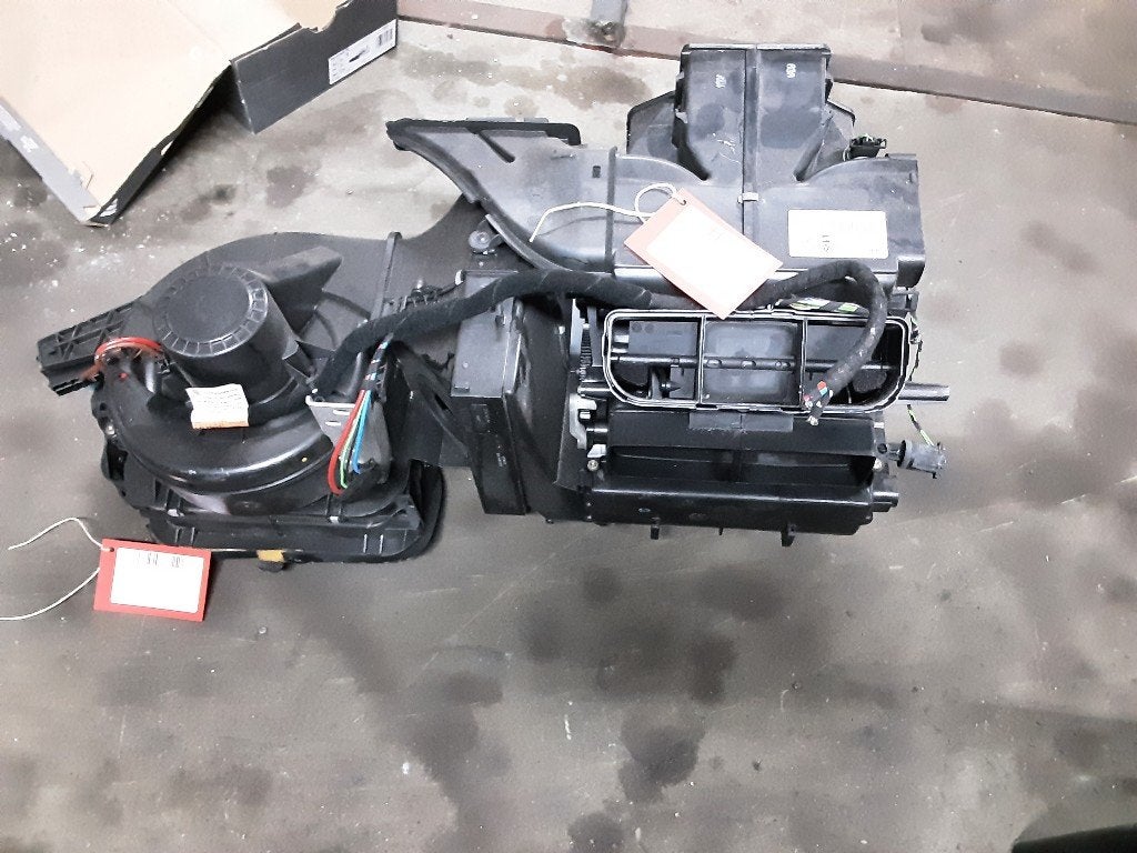 RADIATEUR DE CHAUFFAGE Volkswagen Polo IV (9N1 / 2/3), Volkswagen, Mevr. I. Hauben, Utilisé, Rue de l'Espoir 34 34
4030  GRIVEGNÉE, BE