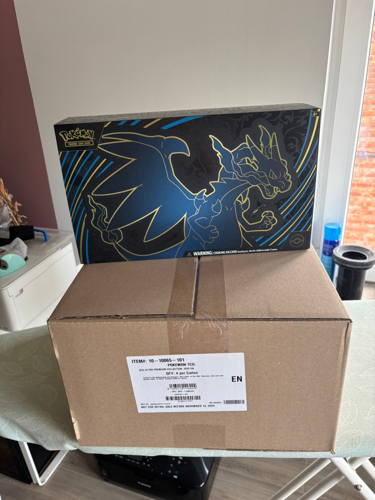 Pokémon Charizard X EX Ultra Premium Collection sealed case, Hobby en Vrije tijd, Ophalen, Zo goed als nieuw