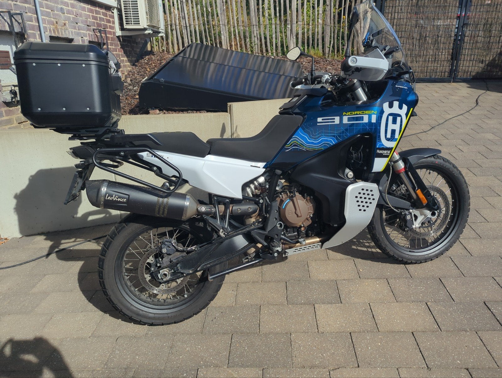 Husqvarna Norden 901 expedition, Motoren, 2 cilinders, Handvatverwarming, Occasion, Motorrijbewijs A