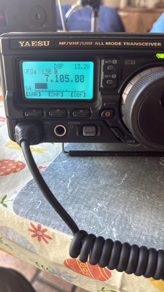 ② Zeer nette Yaesu FT 897 D HF/VHF /UHF — Zenders en Ontvangers