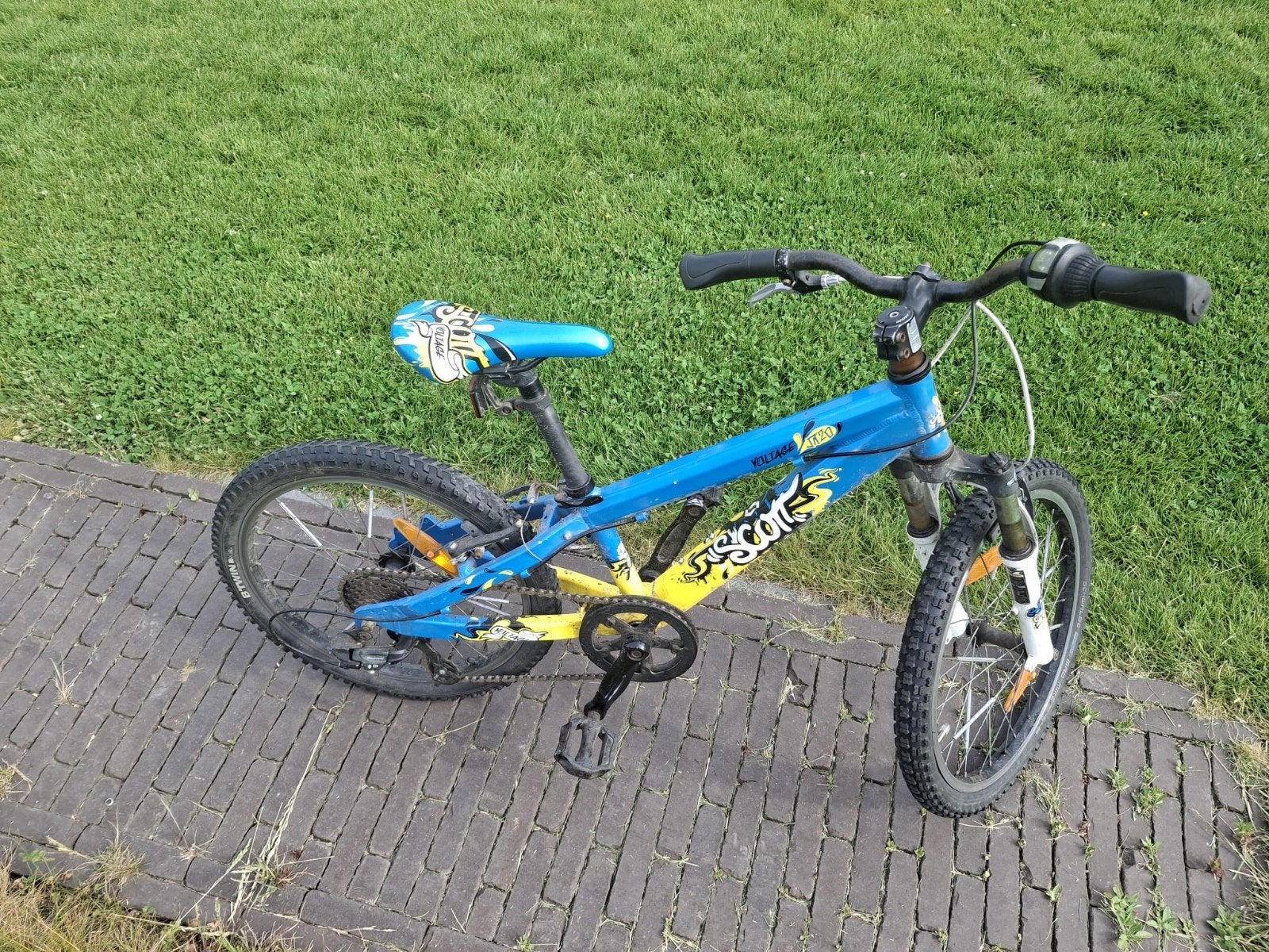 kinderfiets Scott 20 inch, Fietsen en Brommers, Ophalen, Staal, Velgrem, Stuur 360° draaibaar