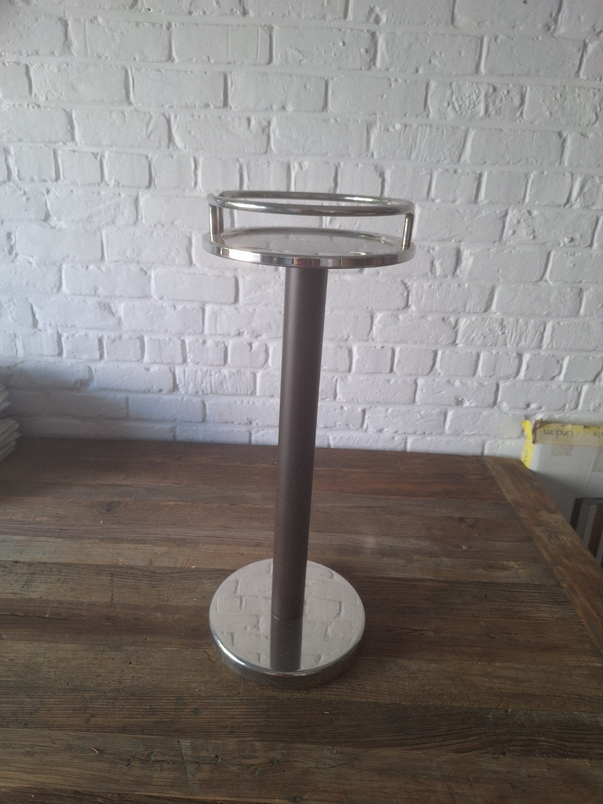Pied de seau à glace Alessi, Enlèvement