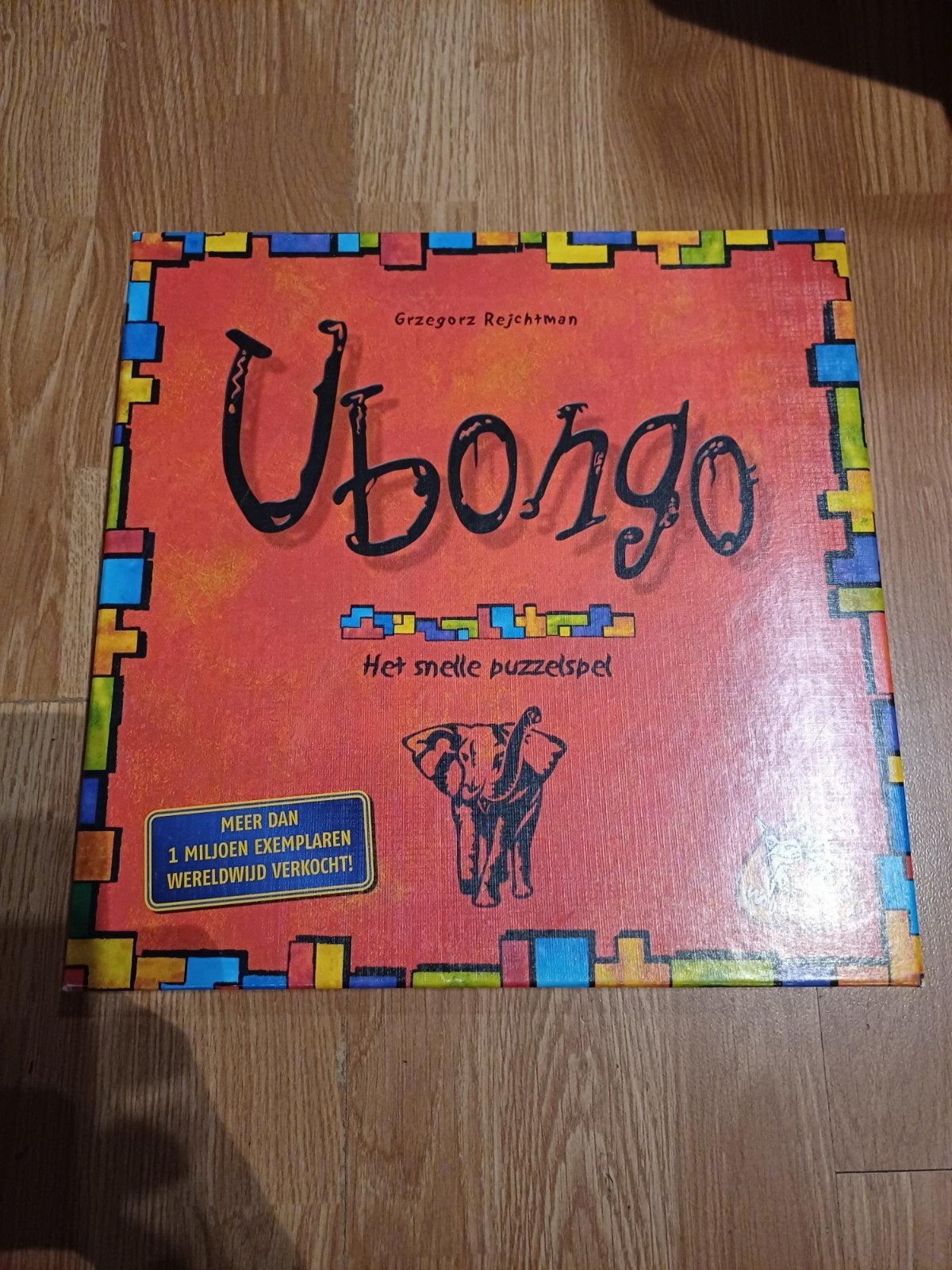 Ubongo gezelschapsspel, Hobby en Vrije tijd, Gezelschapsspellen | Bordspellen, Ophalen of Verzenden, Zo goed als nieuw