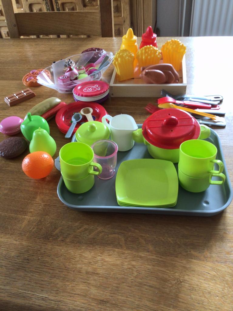 Dinette en très bon état, Enfants & Bébés, Enlèvement, Comme neuf