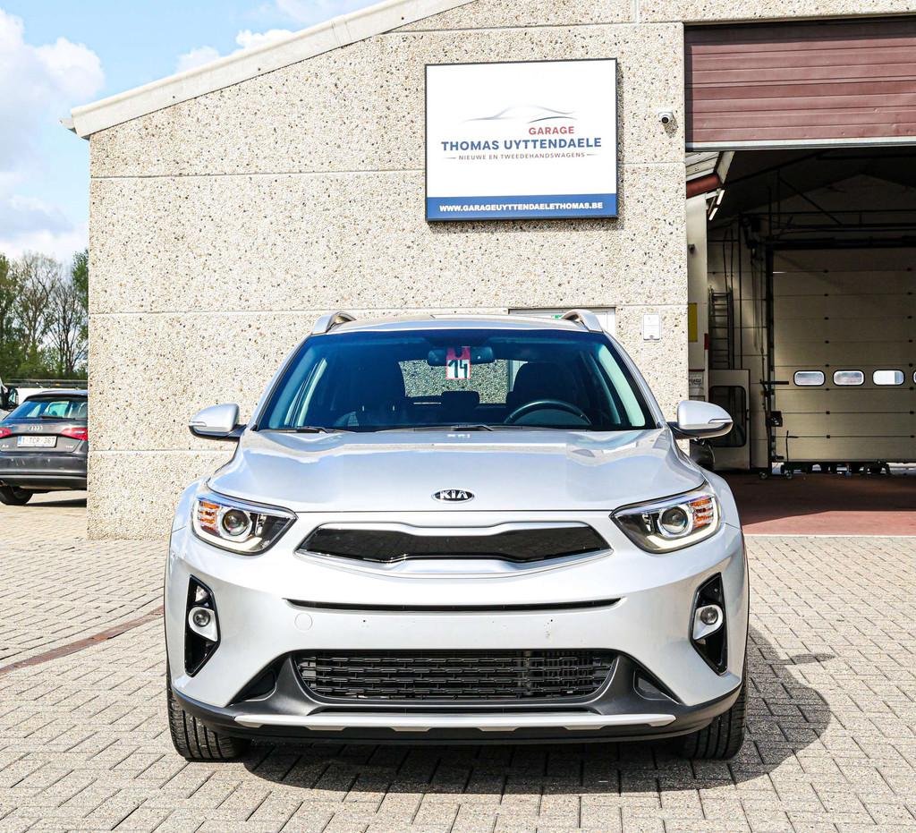 Kia Stonic AUTOMAAT*ACHTERRUITRIJCAMERA*TREKHAAK*NAVIGATIE*, Auto's, Stof, Gebruikt, 120 pk, 1253 kg