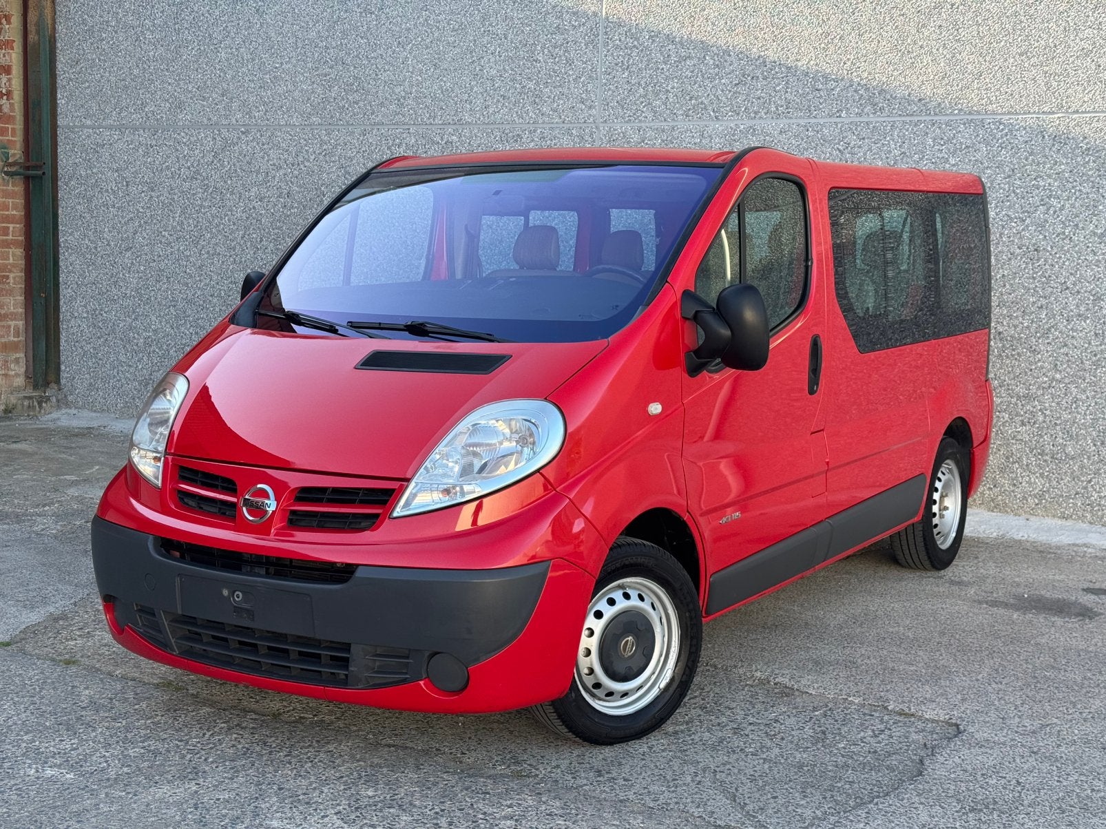 Nissan Primastar 2.0DCI 115PK 8 Zit - Airco - 1e Eig. - Aut., Autos, Rouge, 8 places, Achat, Entreprise