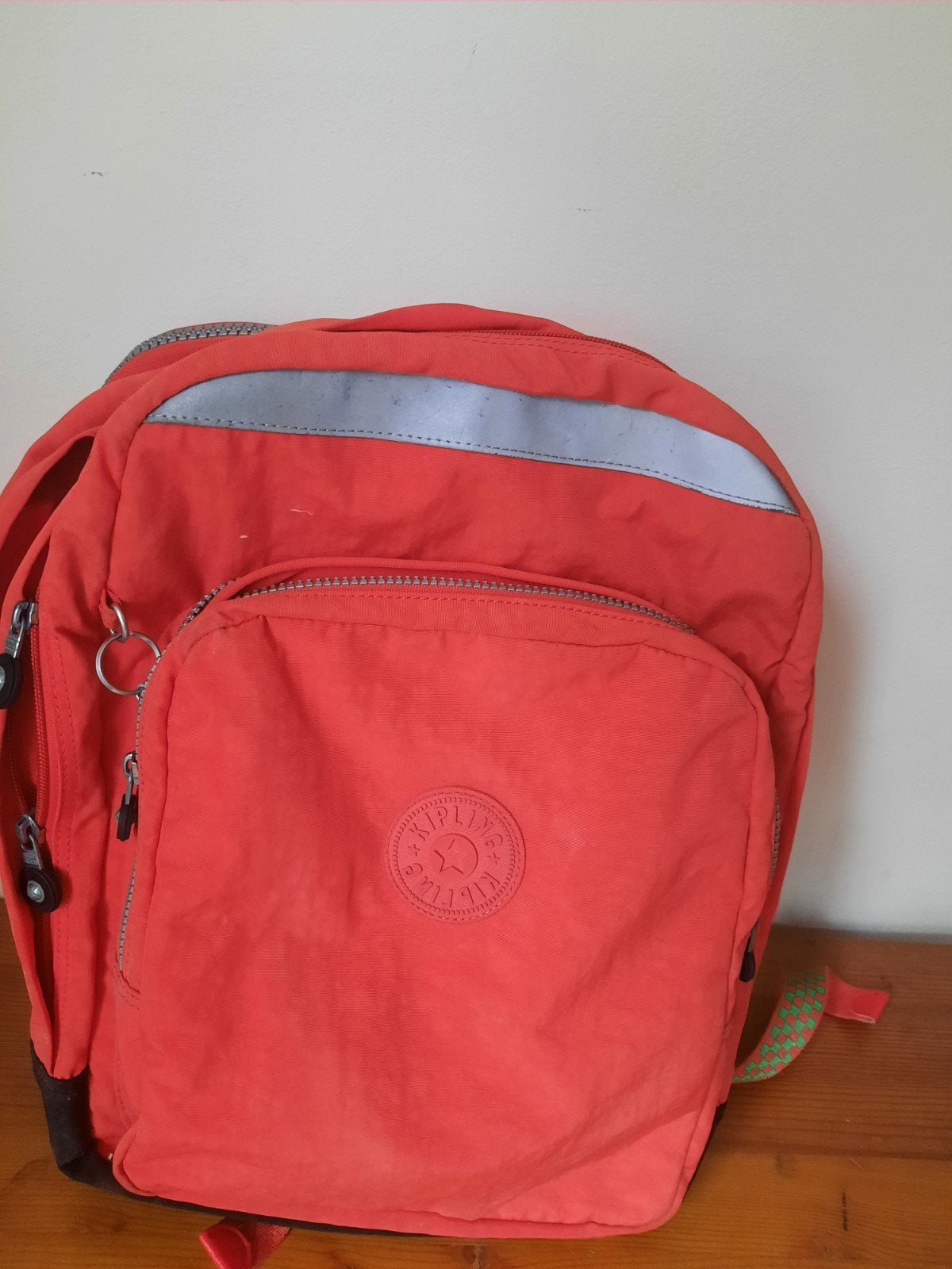 Rode Kipling rugzak met reflecterende veiligheidsstrip, Ophalen