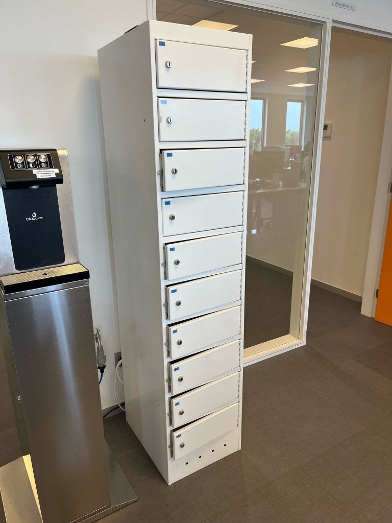 Laptopkluis met laadvoorziening, Computers en Software, Overige Computers en Software, Ophalen, Zo goed als nieuw