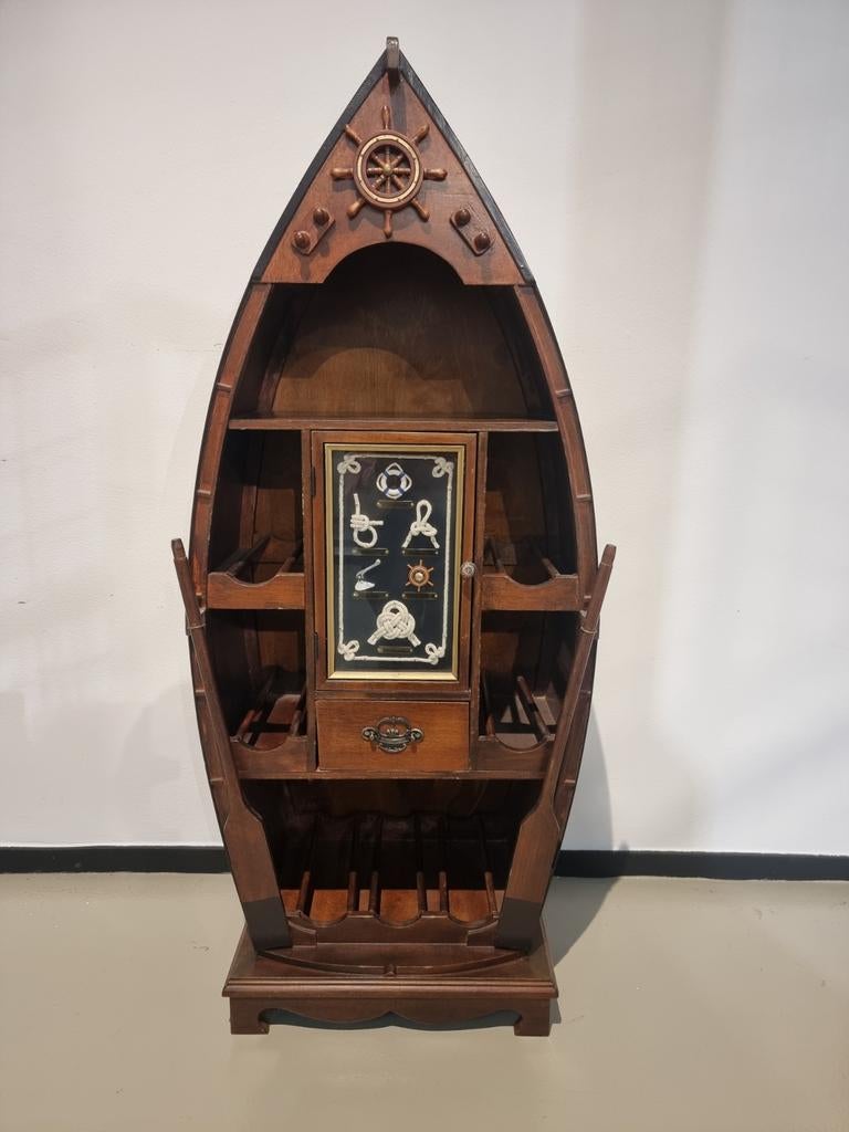 Decoratief houten kastje voor o.a. flessen in vorm boot, Ophalen