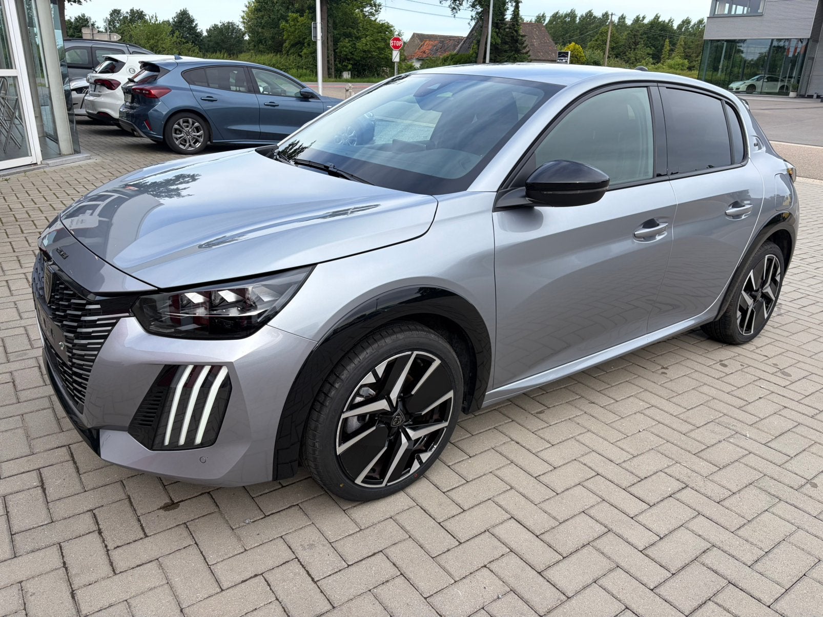 Peugeot 208 1.2Turbo GT, Voorwielaandrijving, Stof, Parkeersensor, 1199 cc