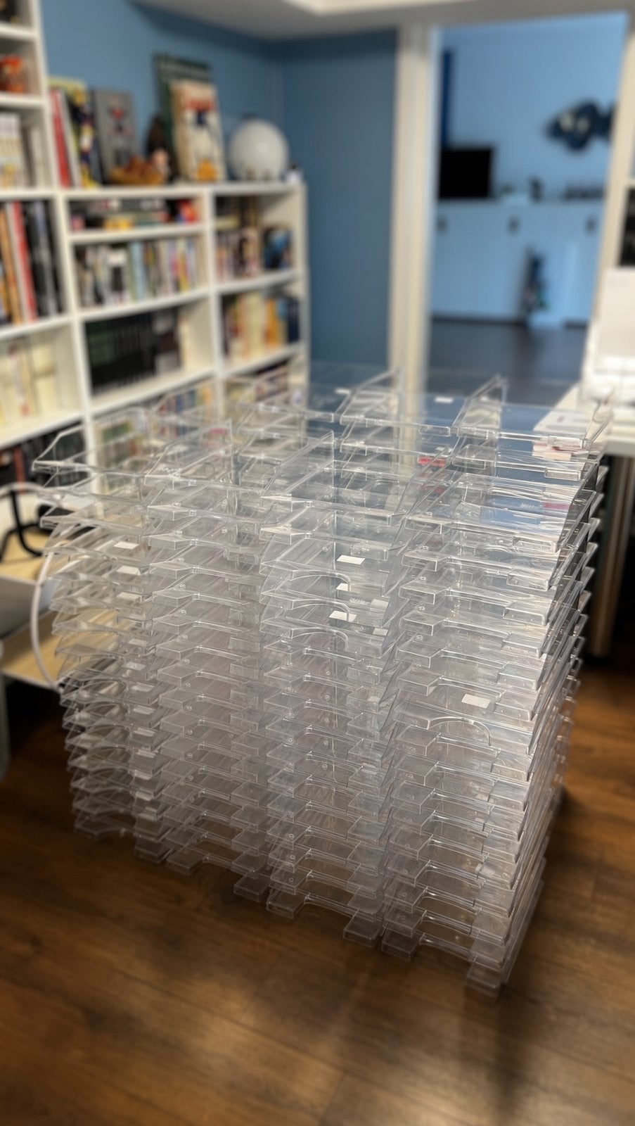 Lot 131 plateaux / bacs bureau plastique empilables, Enlèvement, Comme neuf