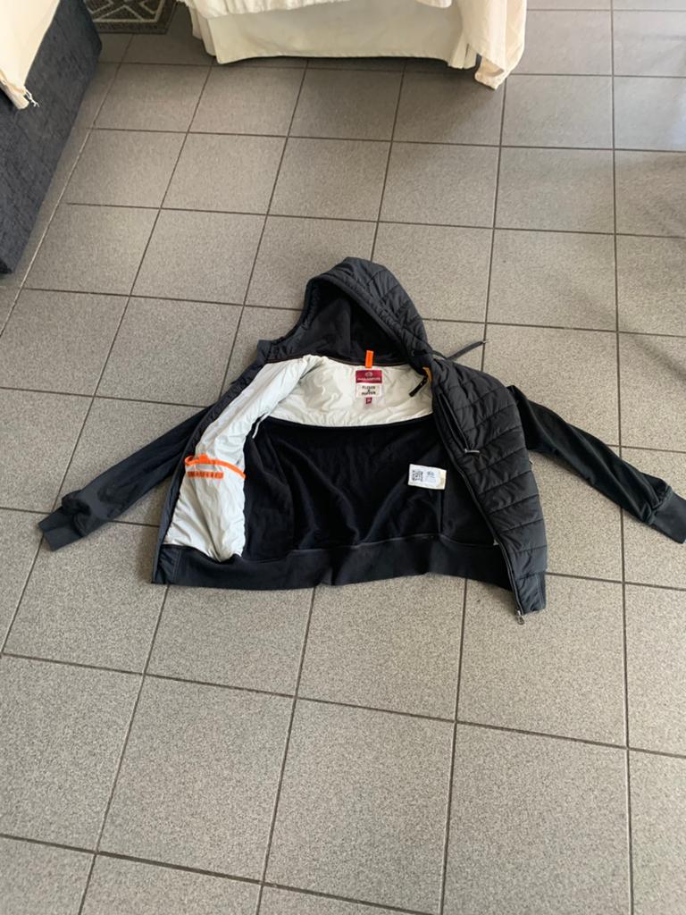 Parajumpers, Enlèvement, Comme neuf