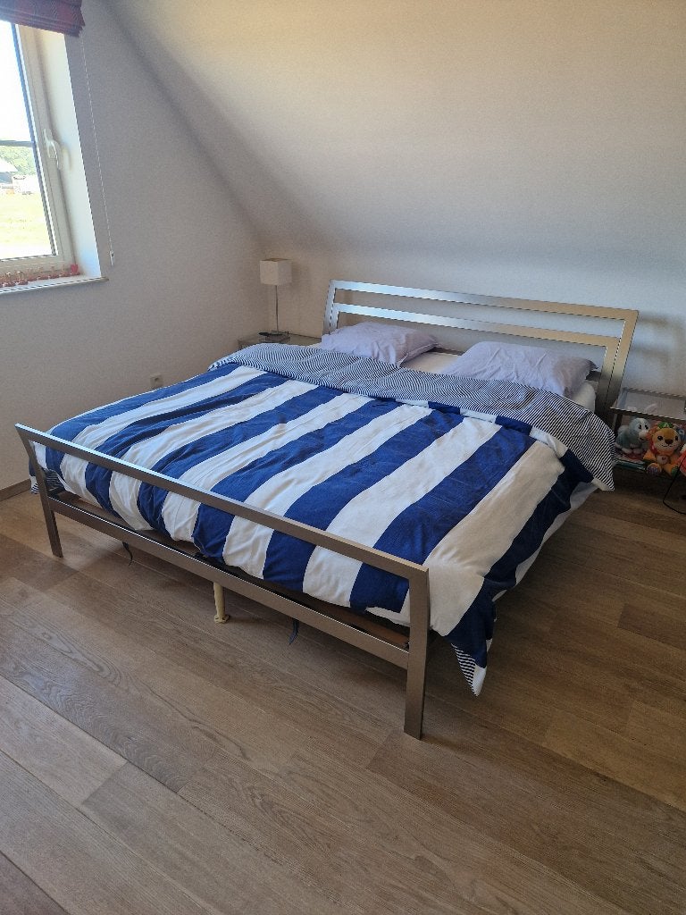 Bed met lattebodem en matras en nachttafels, Huis en Inrichting, Ophalen of Verzenden