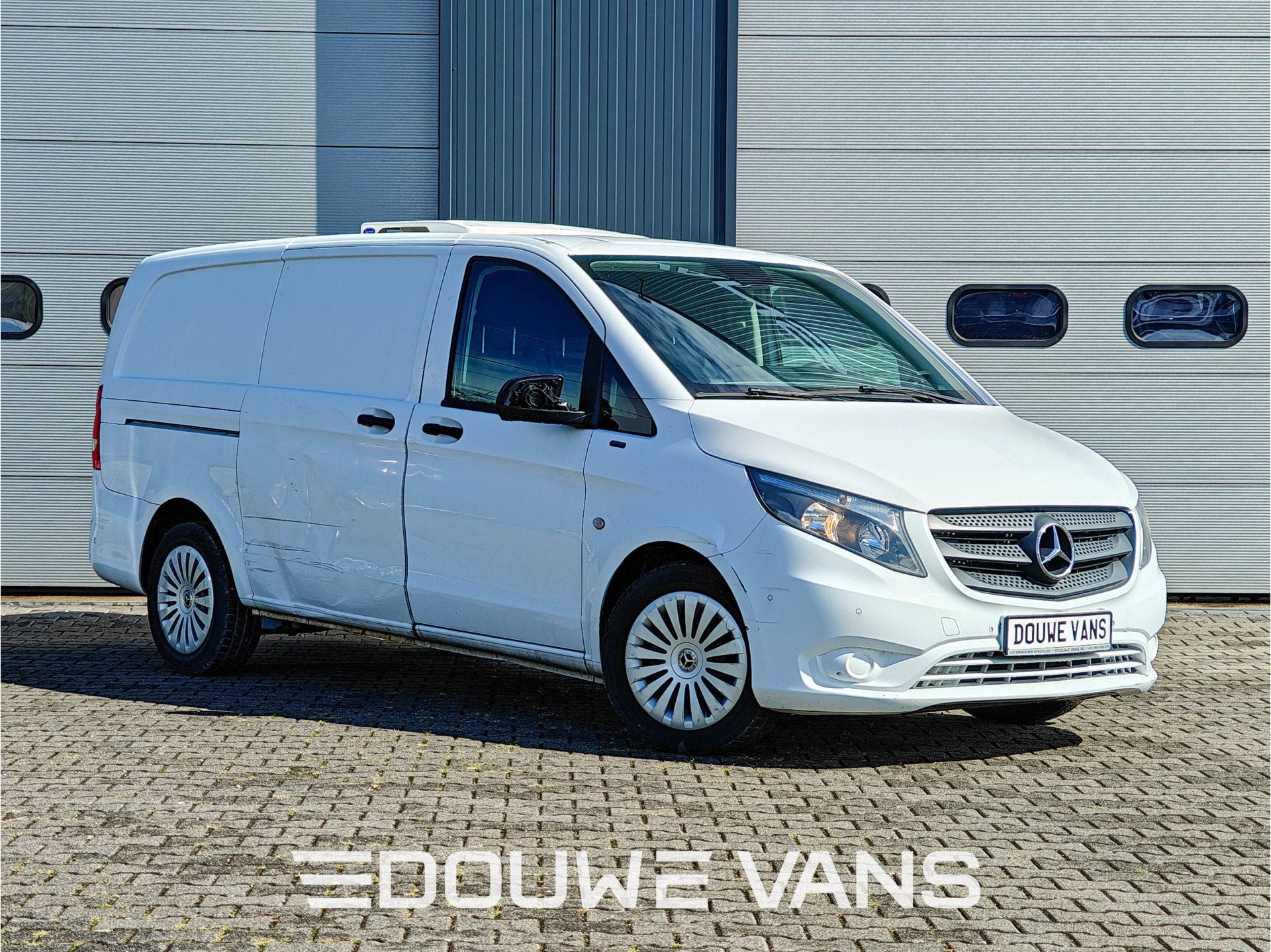 Mercedes-Benz Vito 111 L2 Navigatie Trekhaak Koelwagen Neos, Auto's, Voorwielaandrijving, Euro 5, Stof, Gebruikt