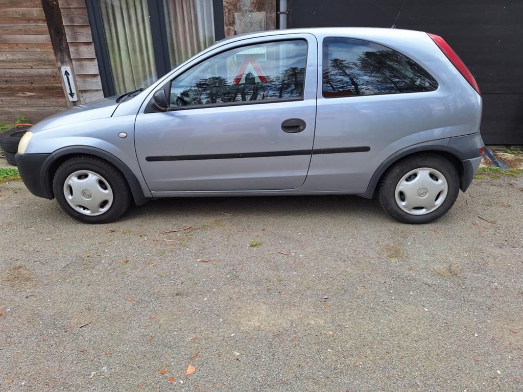 Opel corsa benzine klaar voor registratie! 1450 euro, Voorwielaandrijving, Stof, Blauw, Handgeschakeld