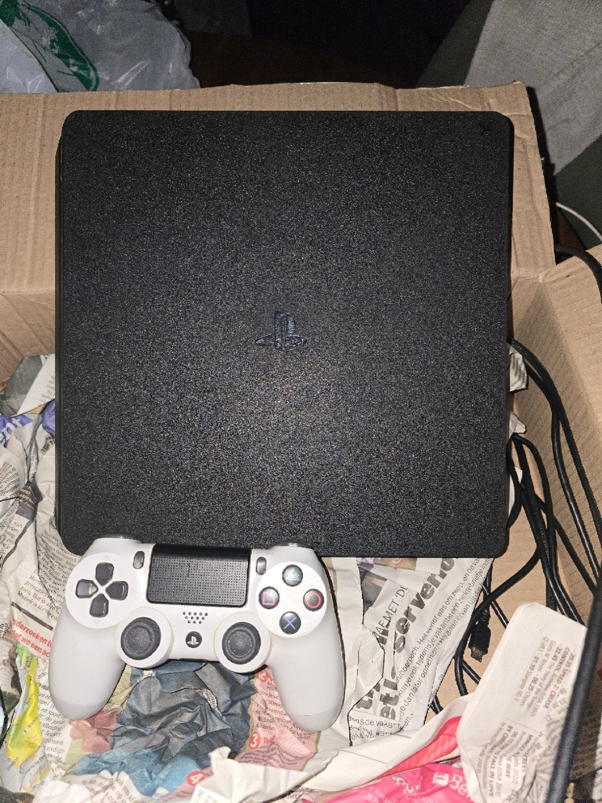 PS4 Slim (1terra) + wireless controller (wit), Games en Spelcomputers, Ophalen of Verzenden, Zo goed als nieuw, 1 TB, Met 1 controller