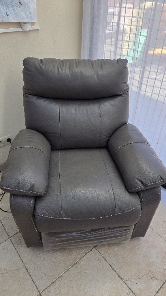 Grijze elektrische relaxfauteuil van merk Comfort Luxe 1P, Ophalen, 75 tot 100 cm, Zo goed als nieuw, Leer