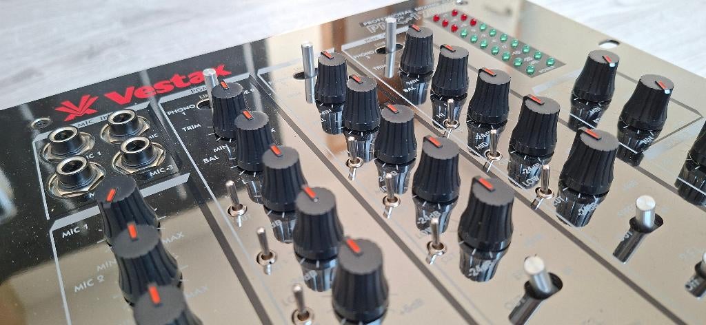 Vestax PMC-170A 2-channel DJ Mixer Mixing Controller., Enlèvement ou Envoi, Utilisé, Moins de 5 canaux, Entrée micro