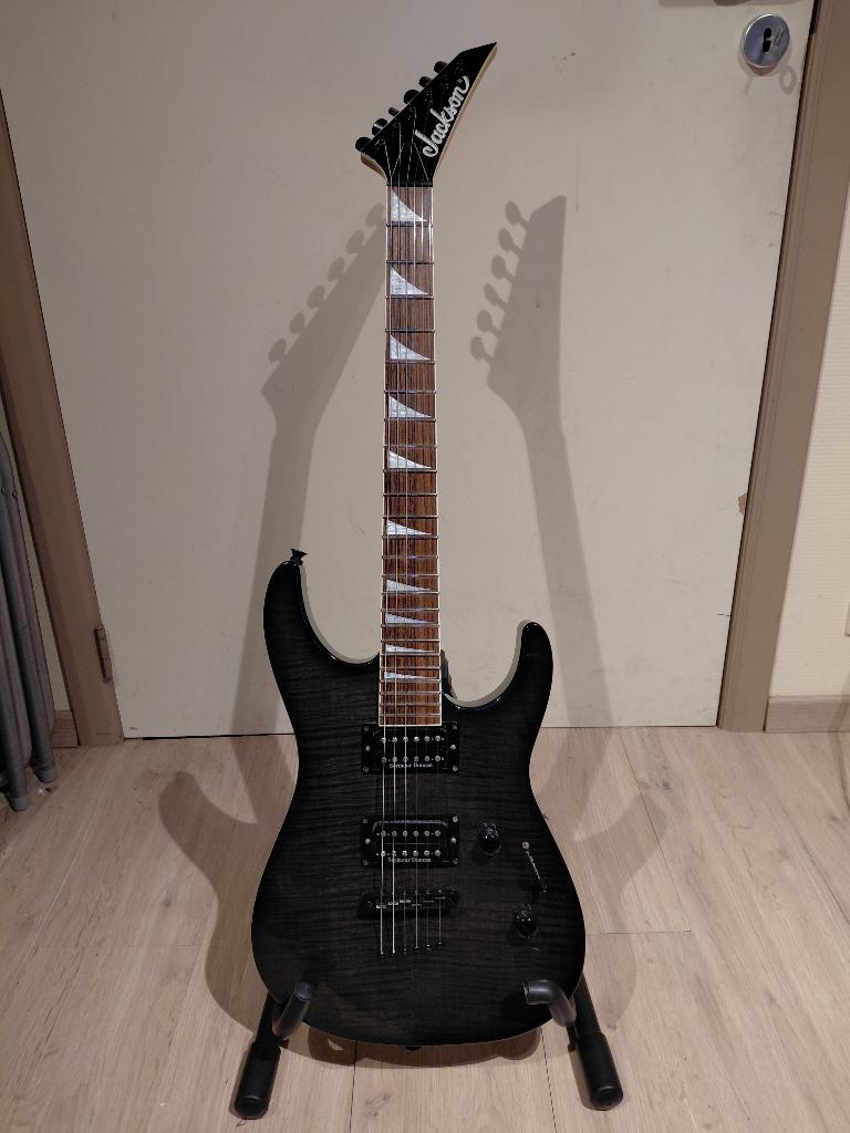 Jackson DK2T Dinky Pro, Musique & Instruments, Instruments à corde | Guitares | Électriques, Utilisé, Solid body, Autres marques