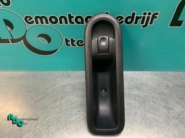 Commutateur vitre électrique d'un Renault Twingo (Twingo 07, Renault, -, 3 mois de garantie, Utilisé