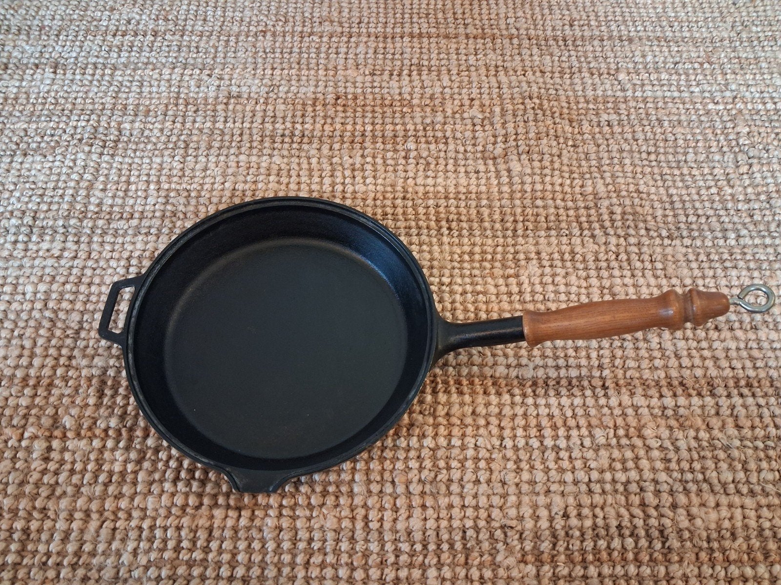 Poêle/poêle en fonte Staub avec manche en bois, Enlèvement ou Envoi, Fonte, Poêle à frire