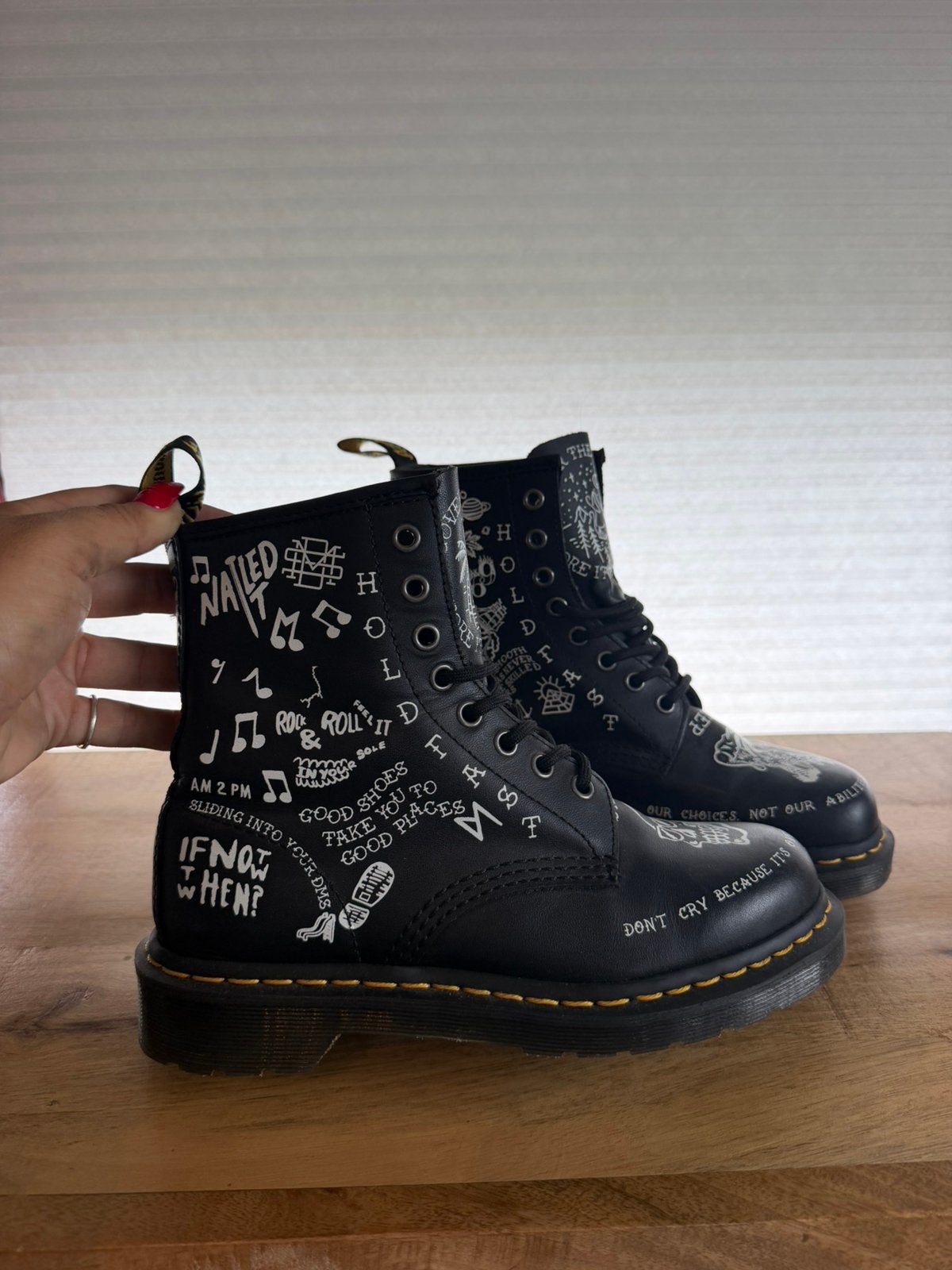 Dr Martens 1460 Scribble, Zwart, Lage of Enkellaarzen, Nieuw, Ophalen of Verzenden
