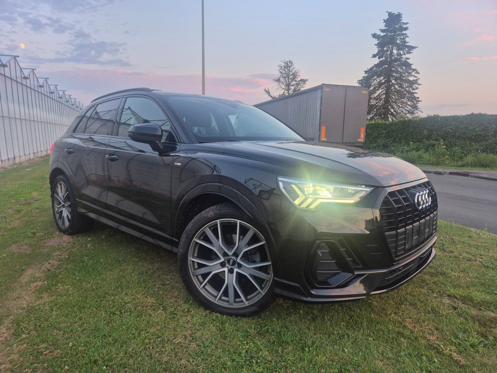 Audi q3 20 Tdi 3 x S Line 140dkm Pano Airco Automaat  Xenon, Auto's, Audi, 4 cilinders, Zwart, Leder, 5 deurs