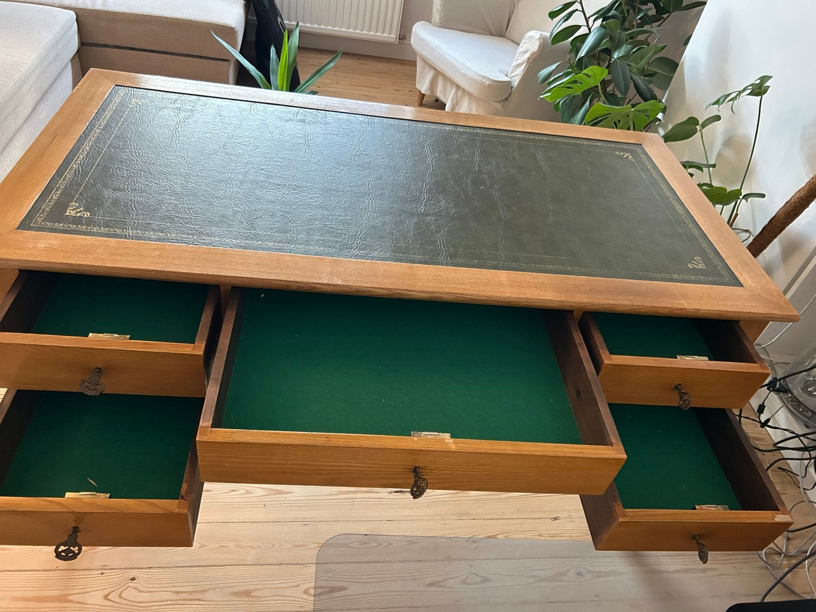Bureau en pin et dessus en cuire, Enlèvement, Bureau